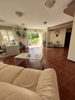 iolkos hotel apartments