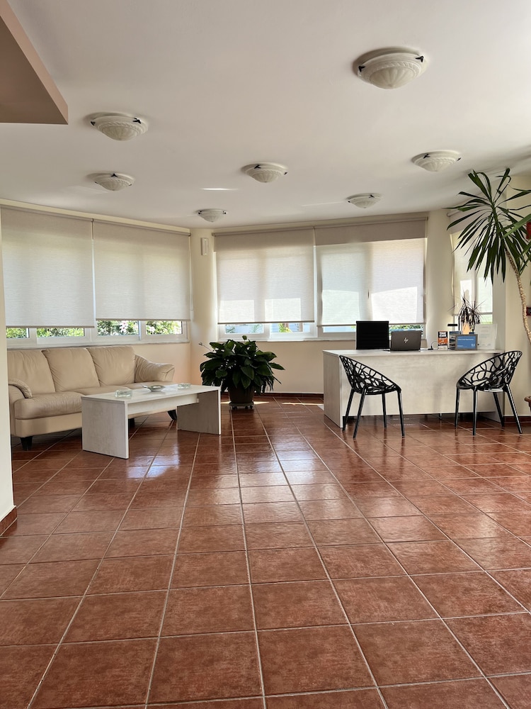 iolkos hotel apartments