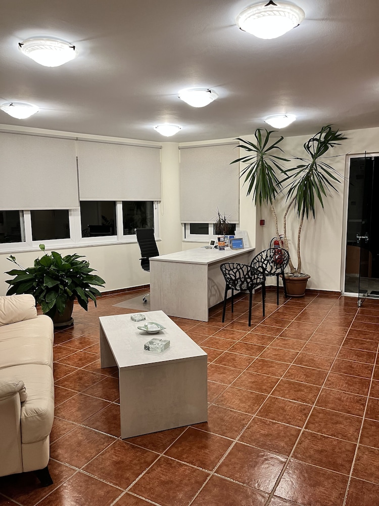 iolkos hotel apartments