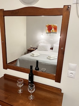 iolkos hotel apartments