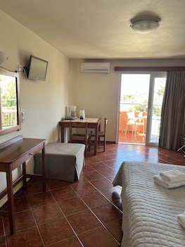 iolkos hotel apartments