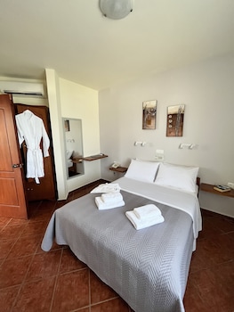 iolkos hotel apartments