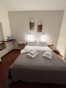 iolkos hotel apartments