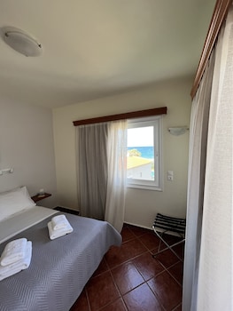 iolkos hotel apartments