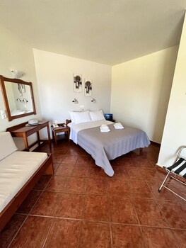 iolkos hotel apartments