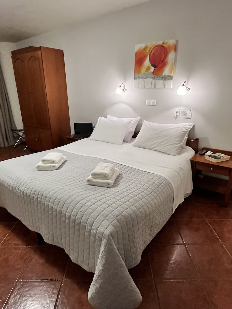 iolkos hotel apartments