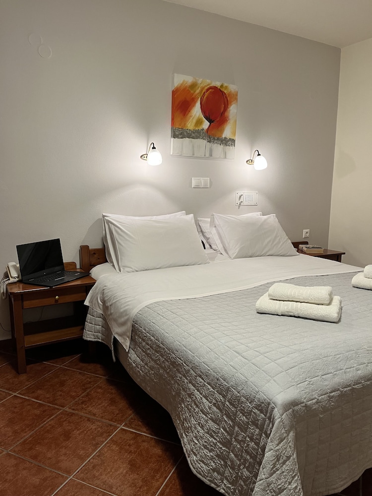 iolkos hotel apartments