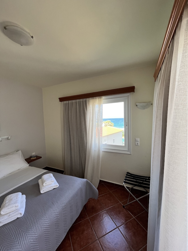 iolkos hotel apartments