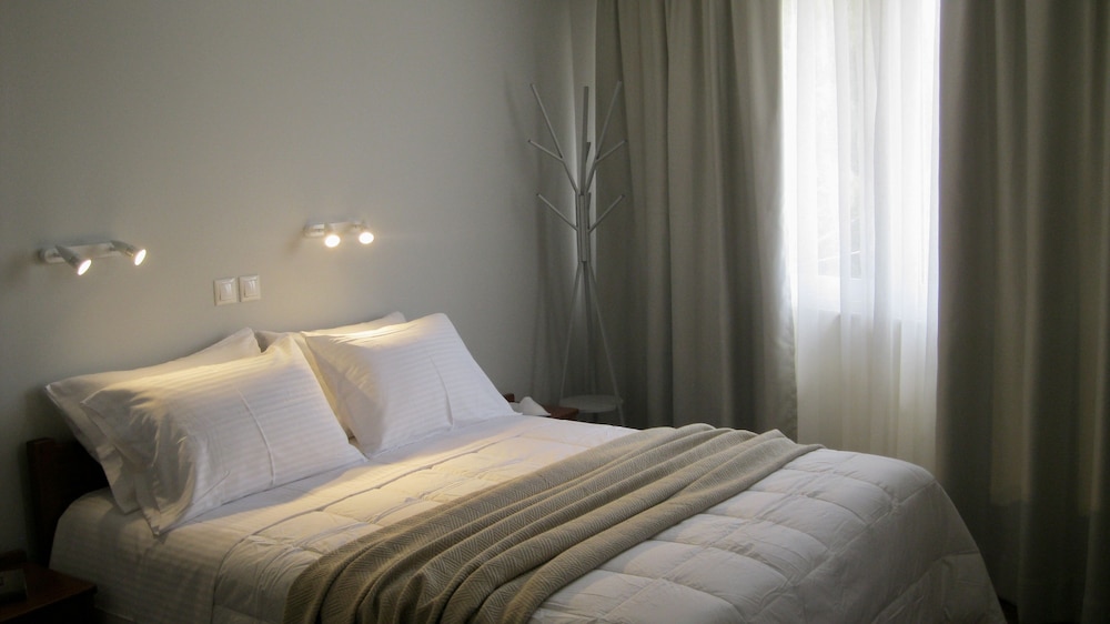 iolkos hotel apartments