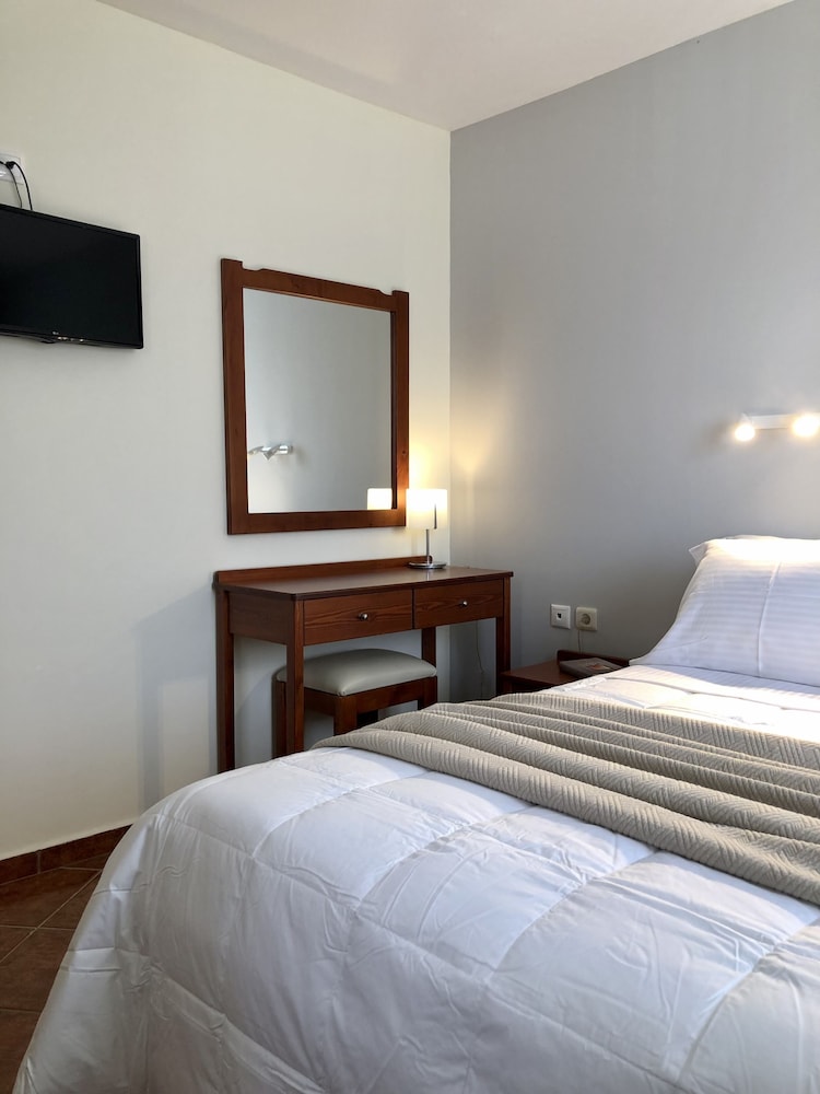 iolkos hotel apartments