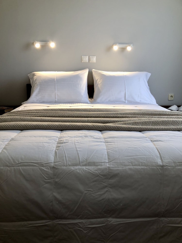 iolkos hotel apartments