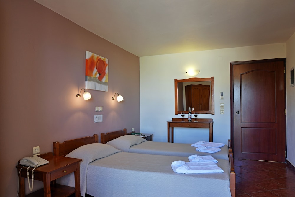 iolkos hotel apartments