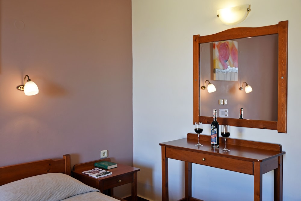 iolkos hotel apartments