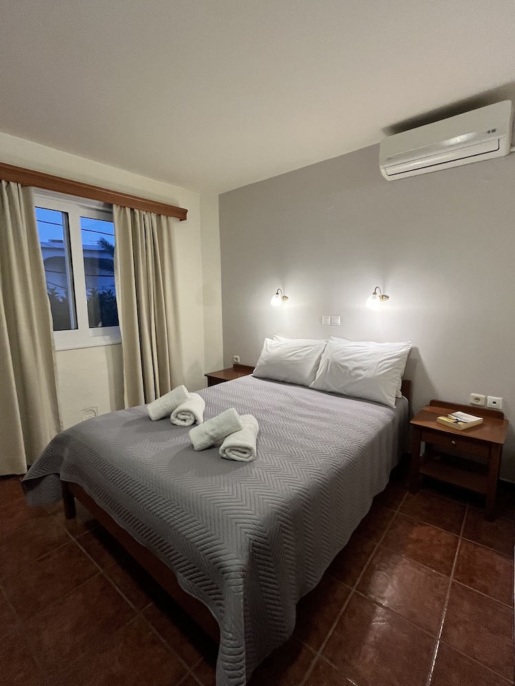 iolkos hotel apartments