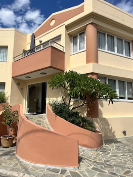 iolkos hotel apartments