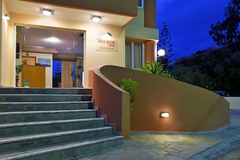 iolkos hotel apartments