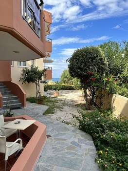 iolkos hotel apartments