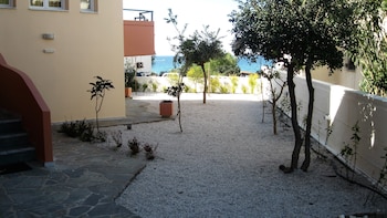 iolkos hotel apartments