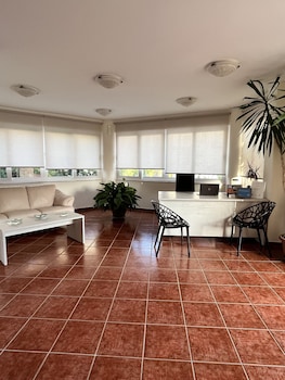 iolkos hotel apartments