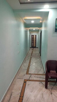 Iroomz Lake View Palace,Banjara Hills,1 star