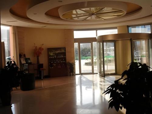 greentree inn linyi bus station