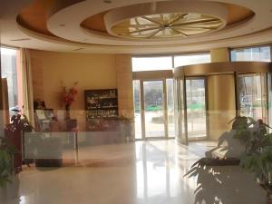 greentree inn linyi bus station