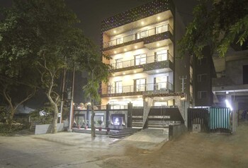 Hotel La Mirage,Sector 70,3 star