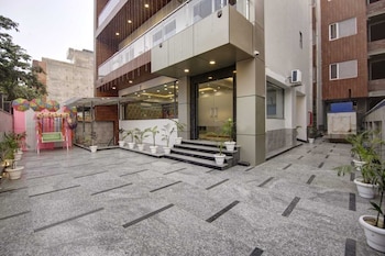 Hotel La Mirage,Sector 70,3 star