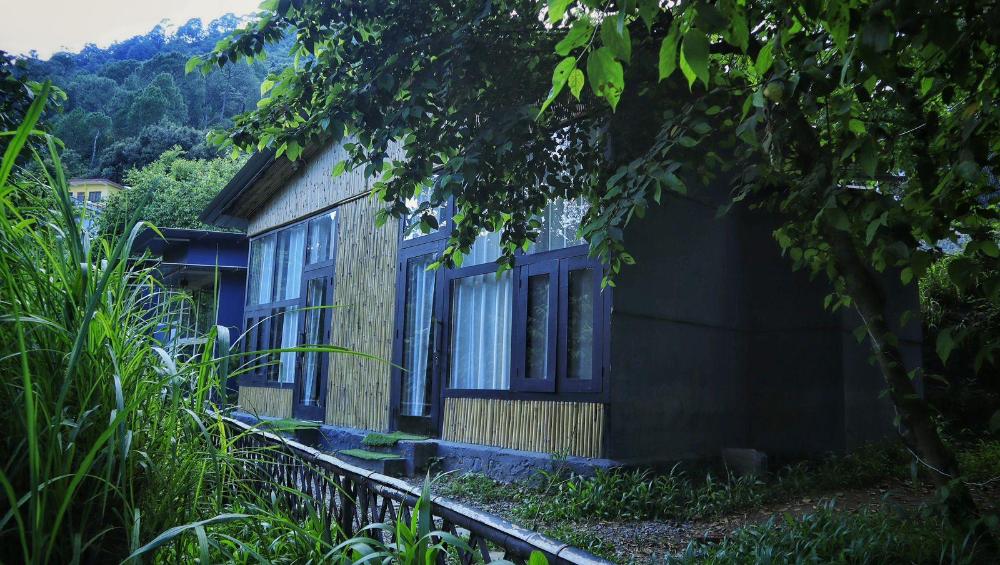 arahnyam pool side cafe and resort