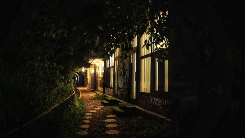 arahnyam pool side cafe and resort