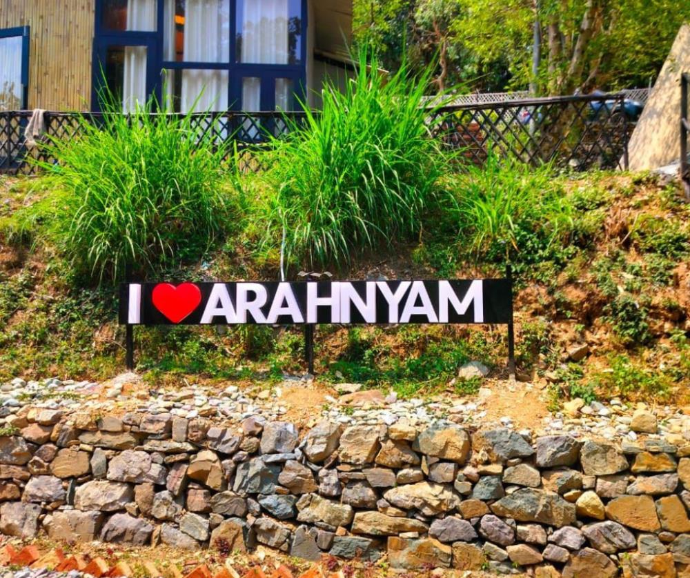 arahnyam pool side cafe and resort