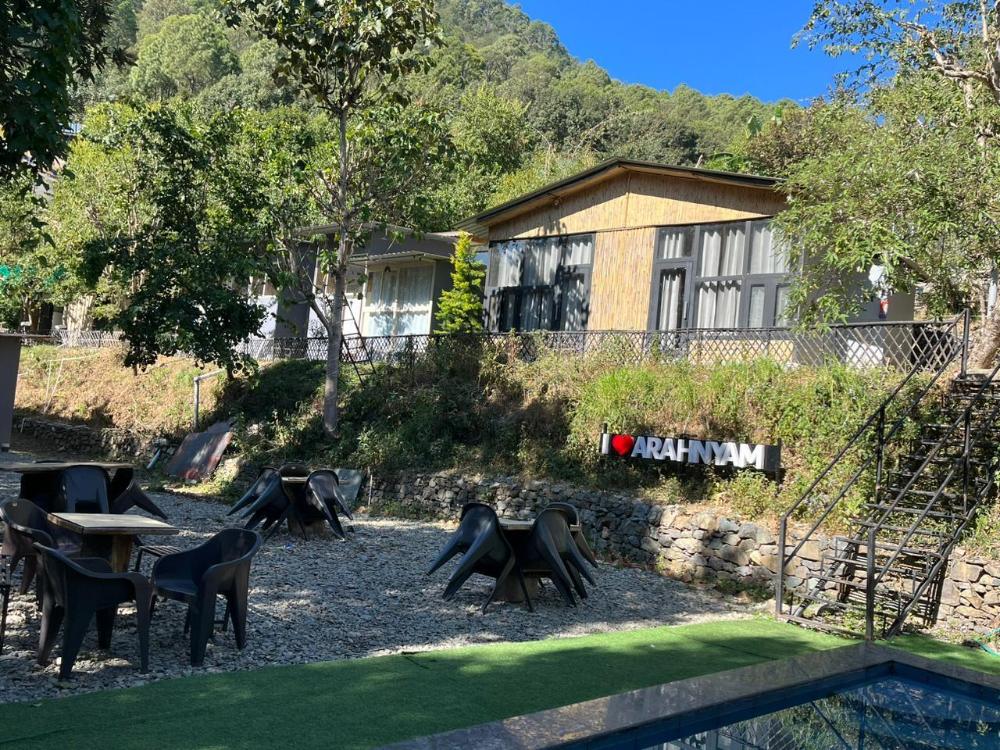 arahnyam pool side cafe and resort