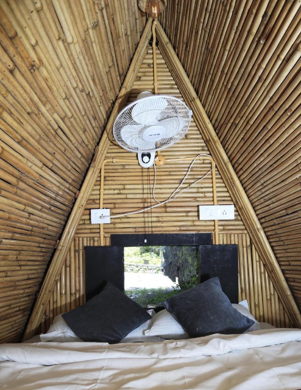 arahnyam pool side cafe and resort