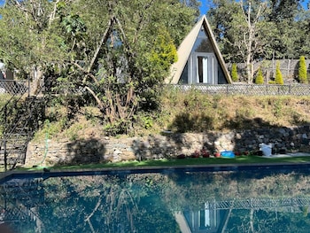 arahnyam pool side cafe and resort