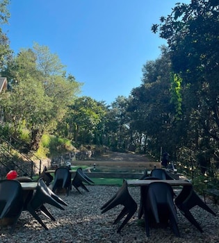 arahnyam pool side cafe and resort