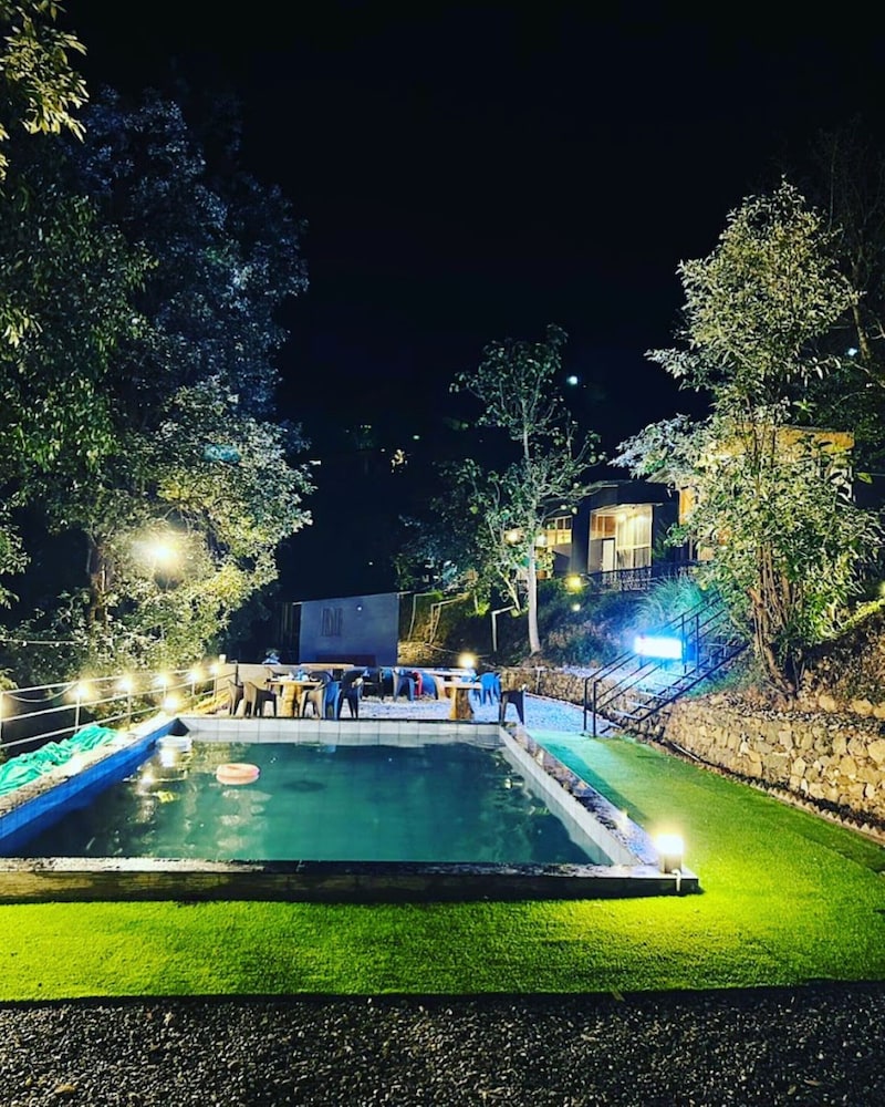 arahnyam pool side cafe and resort