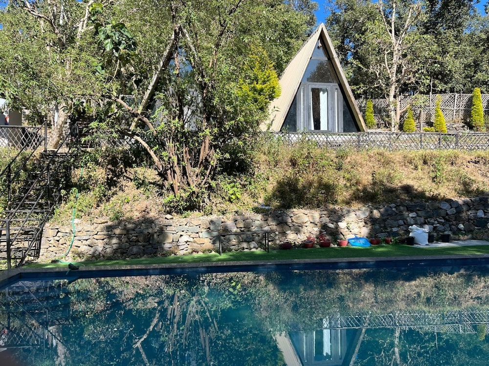 arahnyam pool side cafe and resort