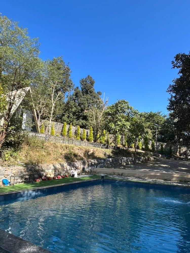 arahnyam pool side cafe and resort