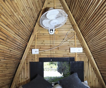 arahnyam pool side cafe and resort