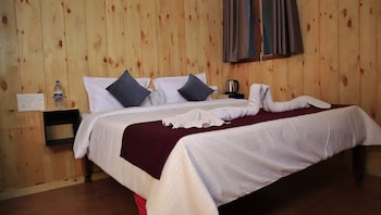 arahnyam pool side cafe and resort