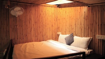 arahnyam pool side cafe and resort