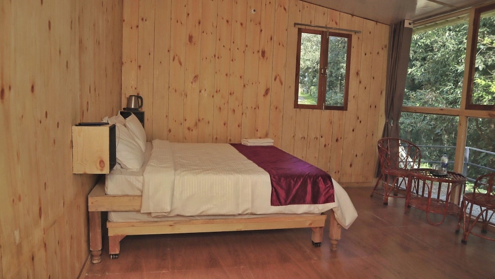 arahnyam pool side cafe and resort