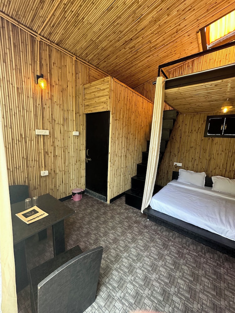 arahnyam pool side cafe and resort