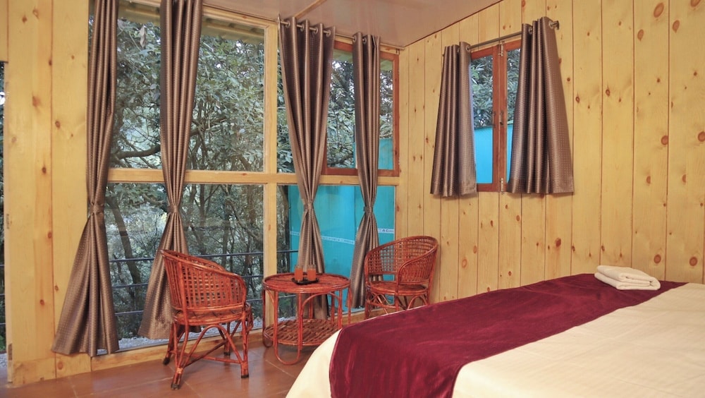 arahnyam pool side cafe and resort