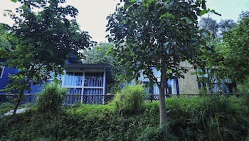 arahnyam pool side cafe and resort