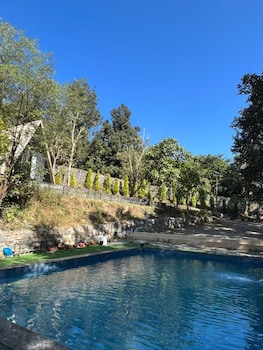 arahnyam pool side cafe and resort