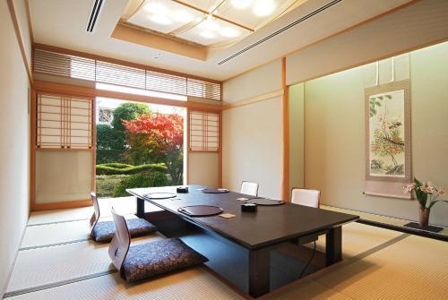 rembrandt hotel ebina