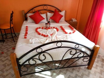 Tango Hotel,Nakuru>>Aberdare National Park,3 star