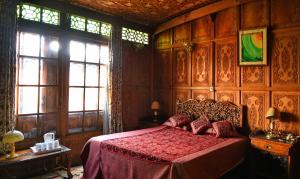 De-Laila Houseboats,India>>Srinagar,3 star