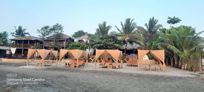 sinq beach morjim